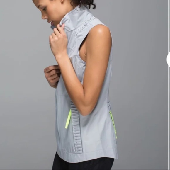 Lululemon The Best Vest 3-in-1 Running Light Vest - Silver Fox Size 8 EUC - Picture 4 of 14